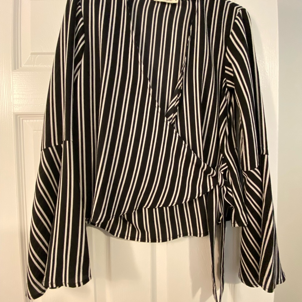 Women’s tie shirt.